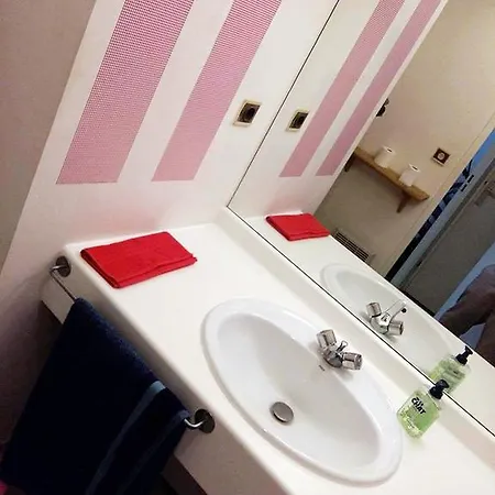 Studio In A Private Building With Parking * Lyon