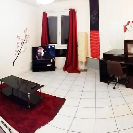 Studio In A Private Building With Parking Lyon